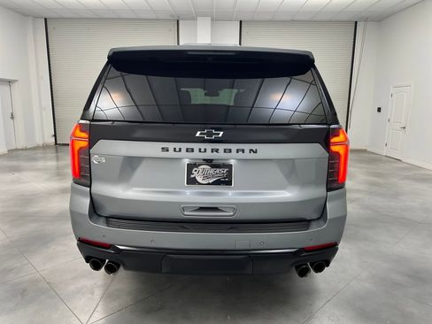 Used 2025 Chevrolet Suburban Z71 image 6