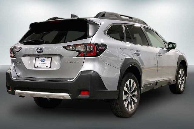 Used 2025 Subaru Outback Limited AWD/4WD image 13