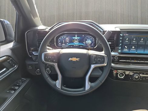 Used 2023 Chevrolet Silverado 1500 LT image 24