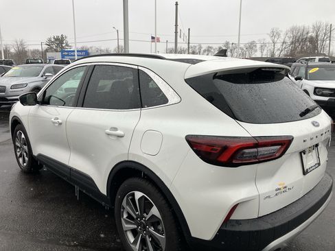 Used 2023 Ford Escape Platinum image 5