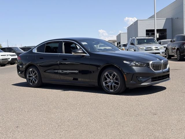 Used 2026 BMW i5 eDrive40 w/ Premium Package RWD image 5