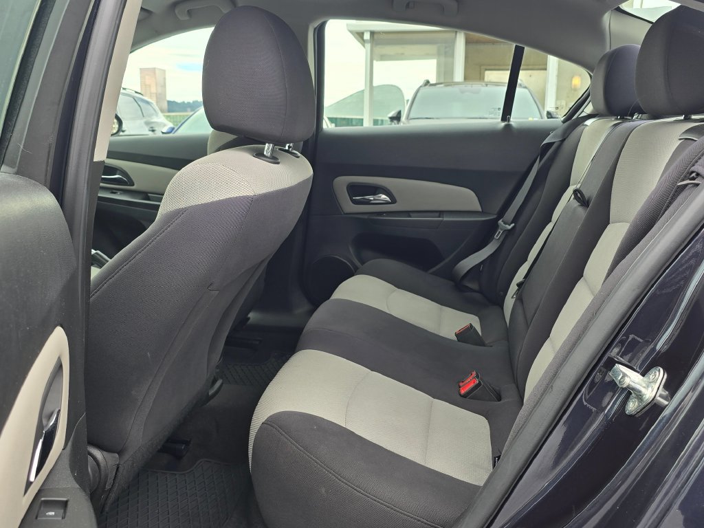 Used 2014 Chevrolet Cruze LS FWD image 16