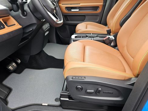 Used 2025 Volkswagen ID. Buzz Pro S Plus w/ Cupholders Package AWD/4WD image 13