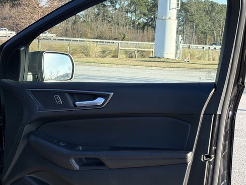 Used 2023 Ford Edge SE image 14