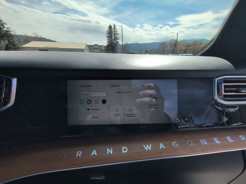 Used 2024 Jeep Grand Wagoneer Series III AWD/4WD image 44