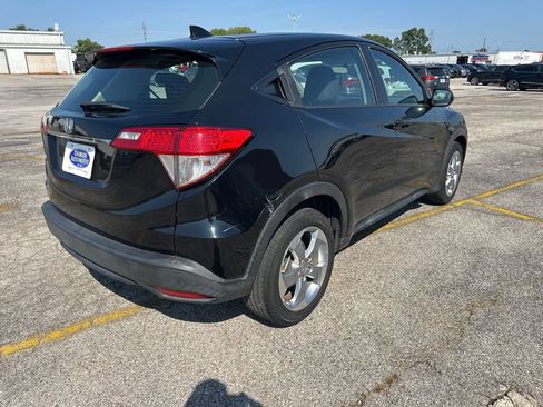 Used 2019 Honda HR-V LX image 3
