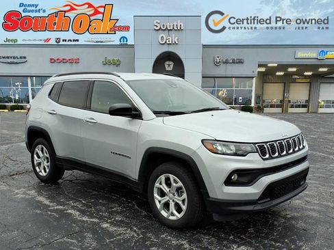 Used 2024 Jeep Compass Latitude image 1