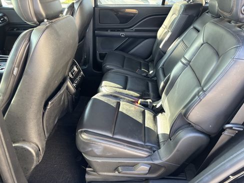 Used 2020 Lincoln Aviator AWD image 12