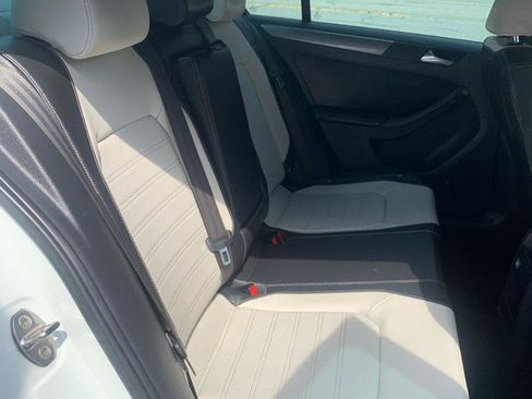 Used 2016 Volkswagen Jetta Sport image 10