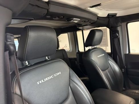 Used 2017 Jeep Wrangler Unlimited Rubicon w/ Connectivity Group AWD/4WD image 29