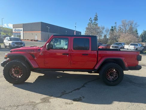 Used 2020 Jeep Gladiator Rubicon image 2