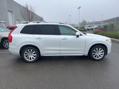 Used 2016 Volvo XC90 T6 Momentum image 4