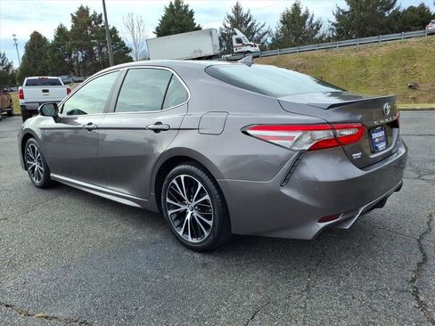 Used 2019 Toyota Camry SE image 5