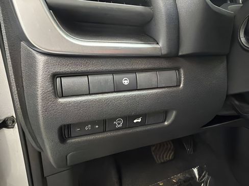 Used 2024 Nissan Rogue SV FWD image 32