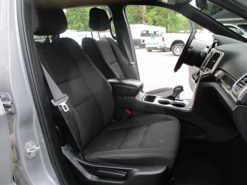 Used 2019 Jeep Grand Cherokee Laredo image 20