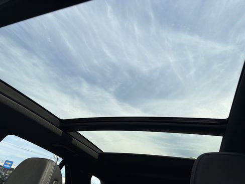 Used 2023 Mercedes-Benz GLE 350 w/ AMG Line Exterior image 3