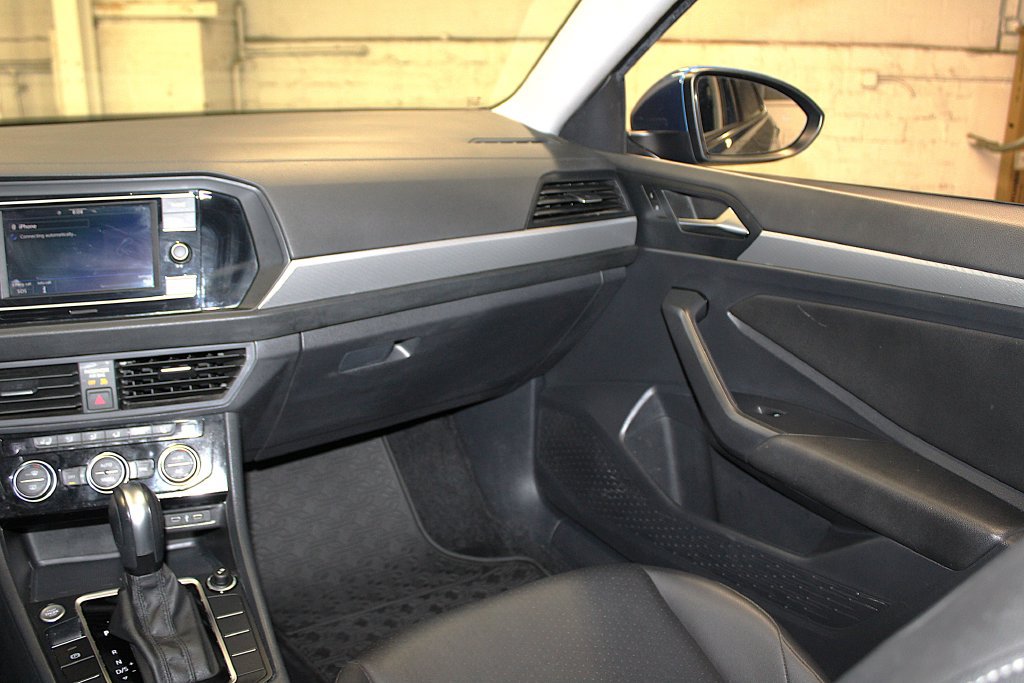 Used 2020 Volkswagen Jetta SE w/ SE Cold Weather Package FWD image 33