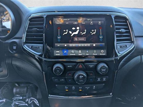 Used 2021 Jeep Grand Cherokee Laredo X image 15