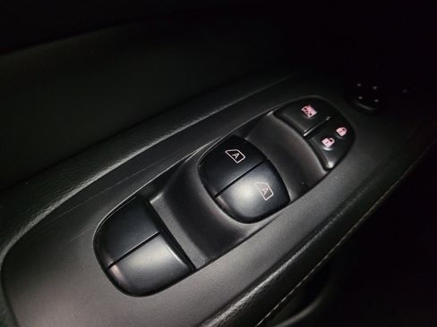 Used 2018 Nissan Pathfinder SL image 27