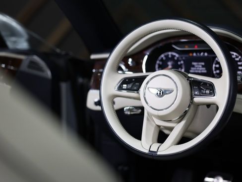 Used 2021 Bentley Continental GT image 33