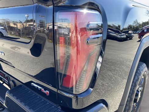 Used 2024 GMC Sierra 2500 AT4 w/ AT4 Premium Plus Package image 12
