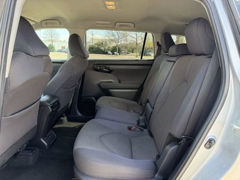 Used 2024 Toyota Highlander LE image 26