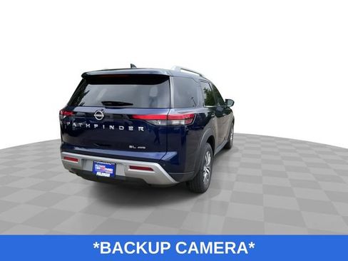 Used 2023 Nissan Pathfinder SL AWD/4WD image 9