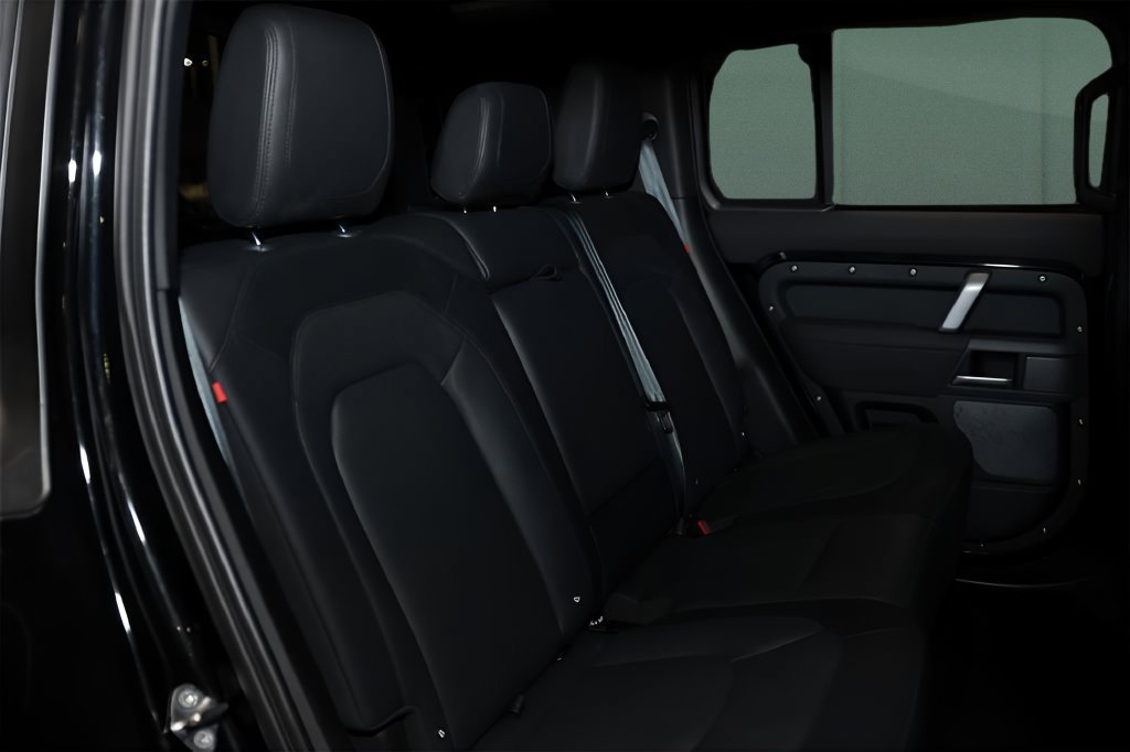 Used 2023 Land Rover Defender 110 X-Dynamic SE AWD/4WD image 15