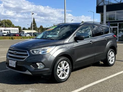 Used 2018 Ford Escape SE w/ SE Sync 3 Package FWD image 9