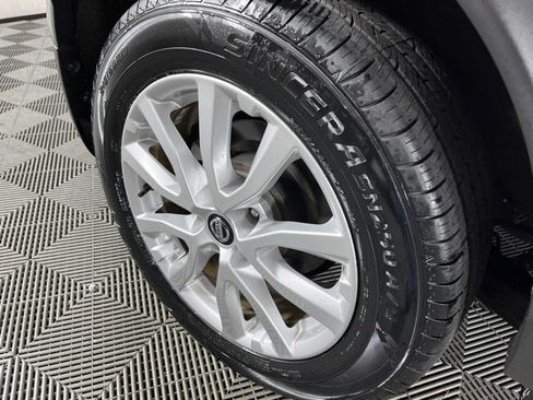 Used 2021 Nissan Rogue Sport SV FWD image 13