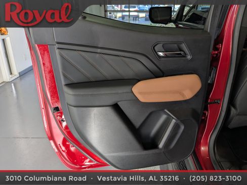 Used 2024 GMC Canyon AT4 w/ Technology Package image 12