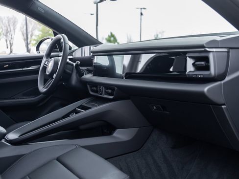 Certified 2025 Porsche Macan Electric RWD image 44