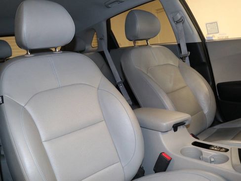 Used 2018 Kia Niro EX Premium image 74