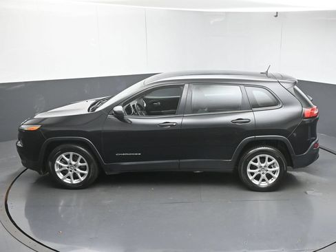 Used 2014 Jeep Cherokee Sport FWD image 42