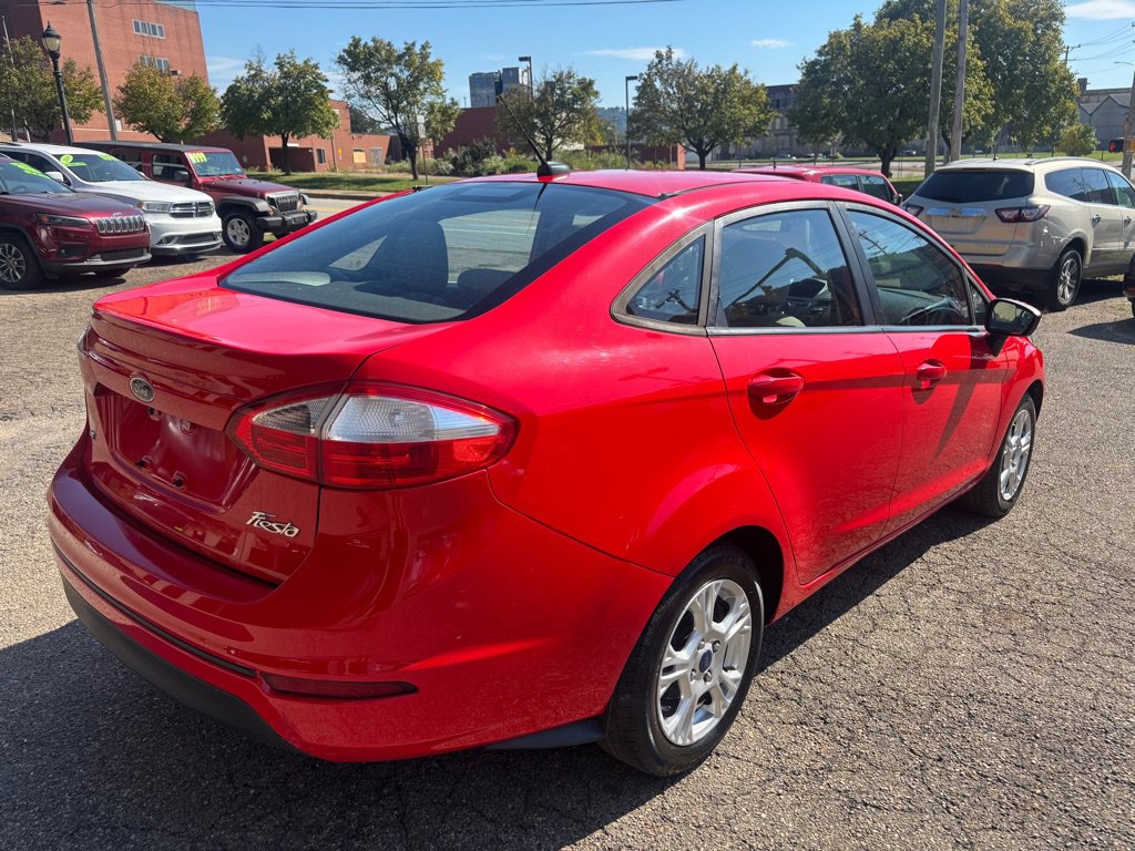 Used 2014 Ford Fiesta SE w/ Comfort Package FWD image 5