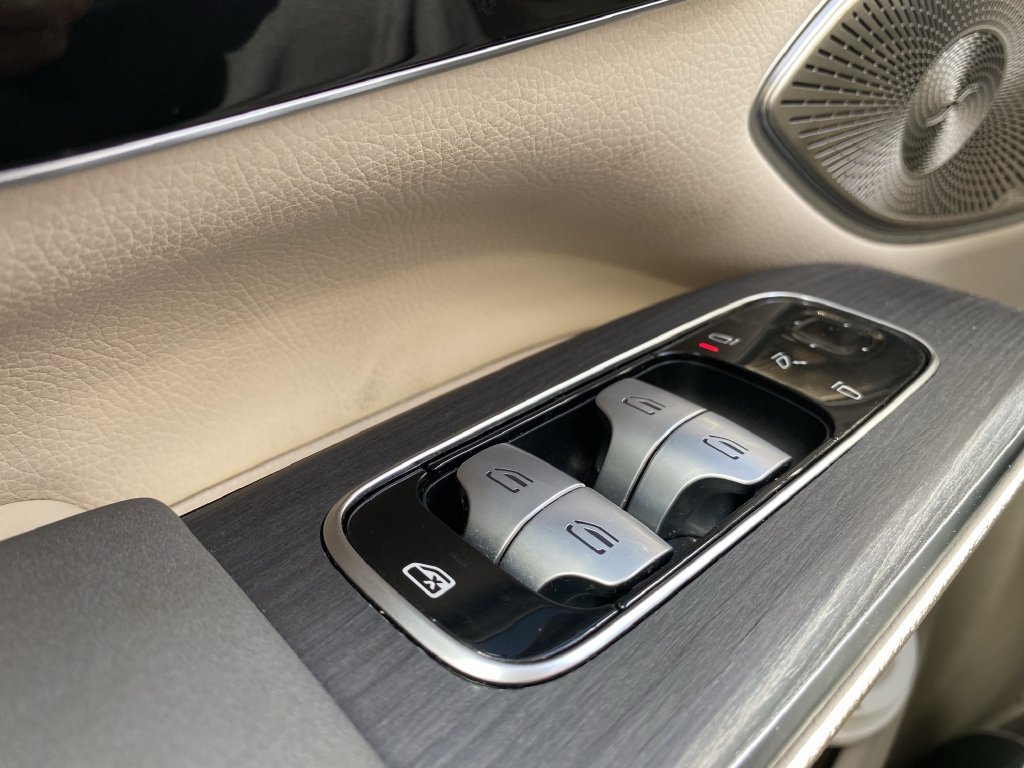 Certified 2024 Mercedes-Benz EQS 580 4MATIC SUV image 9