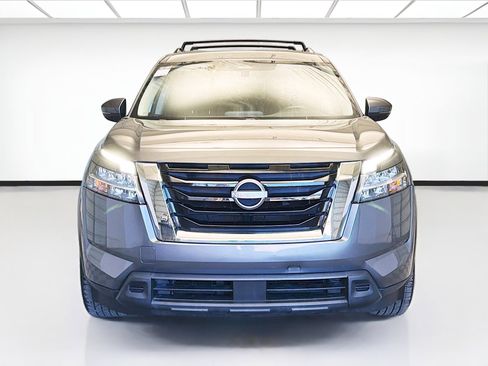 Used 2022 Nissan Pathfinder SV image 2