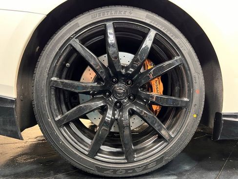 Used 2020 Nissan GT-R Premium image 27