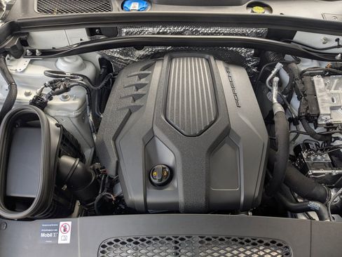 Certified 2026 Porsche Macan AWD/4WD image 28