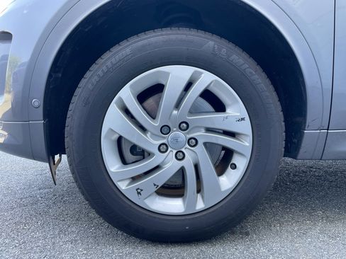 Used 2025 Land Rover Discovery Sport S AWD/4WD image 9