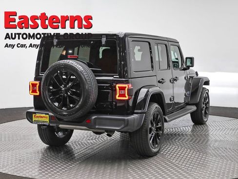 Used 2025 Jeep Wrangler Unlimited Sahara AWD/4WD image 5