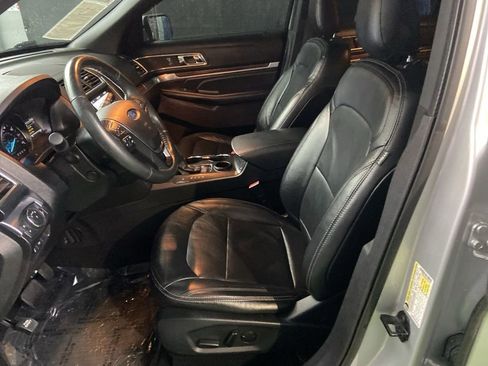 Used 2019 Ford Explorer Limited w/ Ford Safe & Smart Package FWD image 35