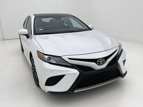 Used 2018 Toyota Camry XSE image 3