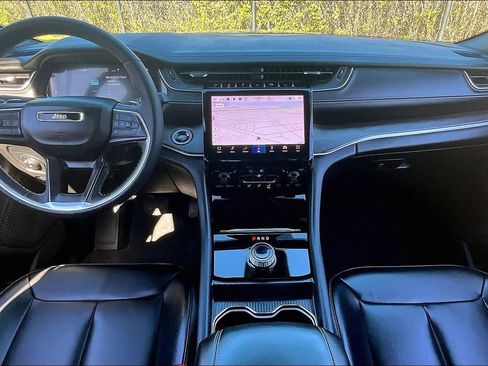 Used 2024 Jeep Grand Cherokee Limited w/ Black Appearance Package image 19