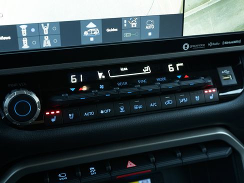 Used 2023 Toyota Sequoia Limited image 33