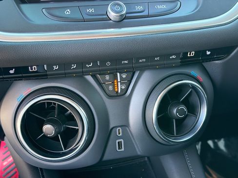Used 2022 Chevrolet Blazer LT w/ Sound & Technology Package FWD image 32