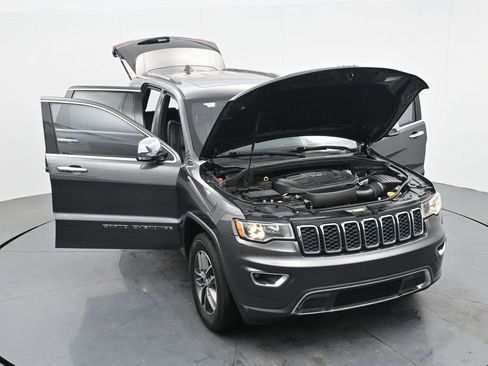 Used 2018 Jeep Grand Cherokee Limited AWD/4WD image 38