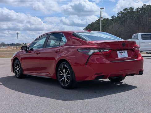 Used 2023 Toyota Camry SE w/ Convenience Package image 3