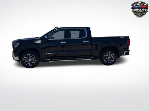 Used 2022 GMC Sierra 1500 SLT w/ SLT Convenience Package AWD/4WD image 2