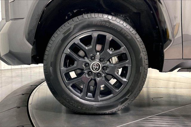 Used 2024 Toyota Tundra Platinum AWD/4WD image 9